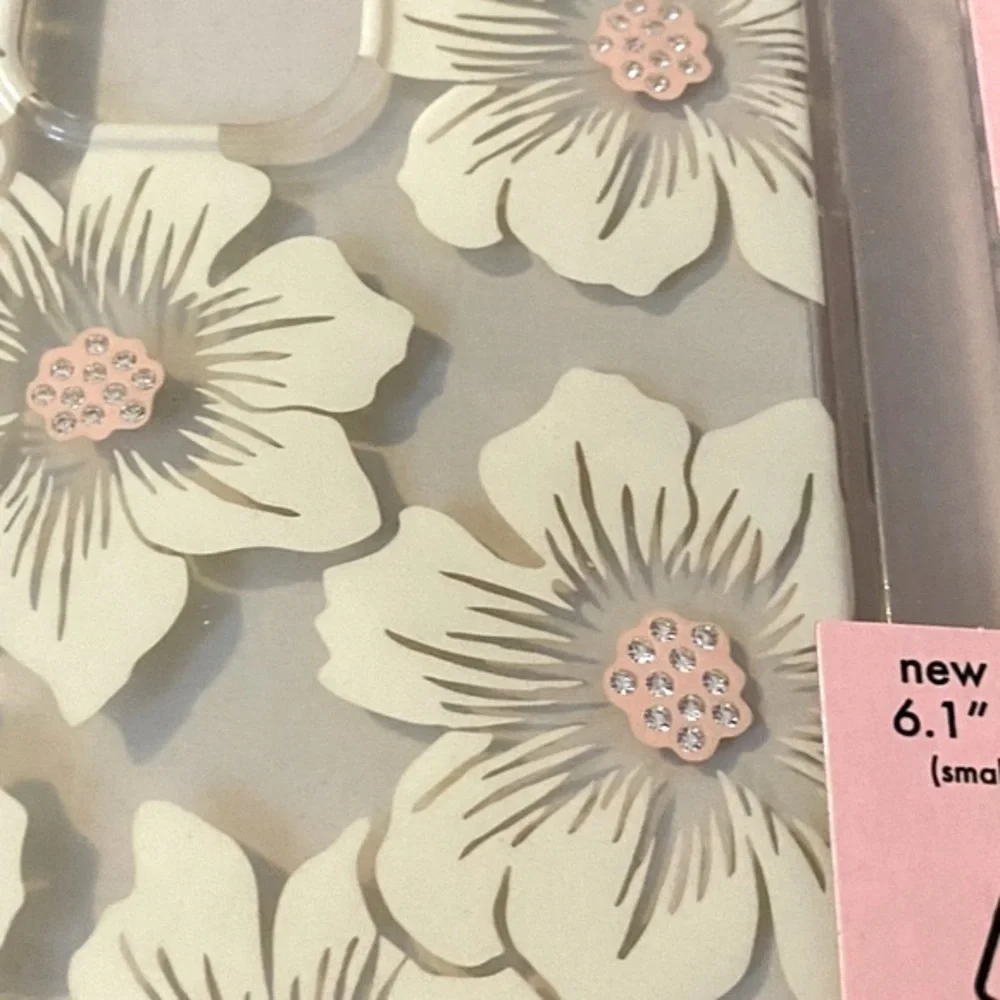 NWT Kate Spade New York Apple iPhone 6.1” (2021) small camera Hardshell Case